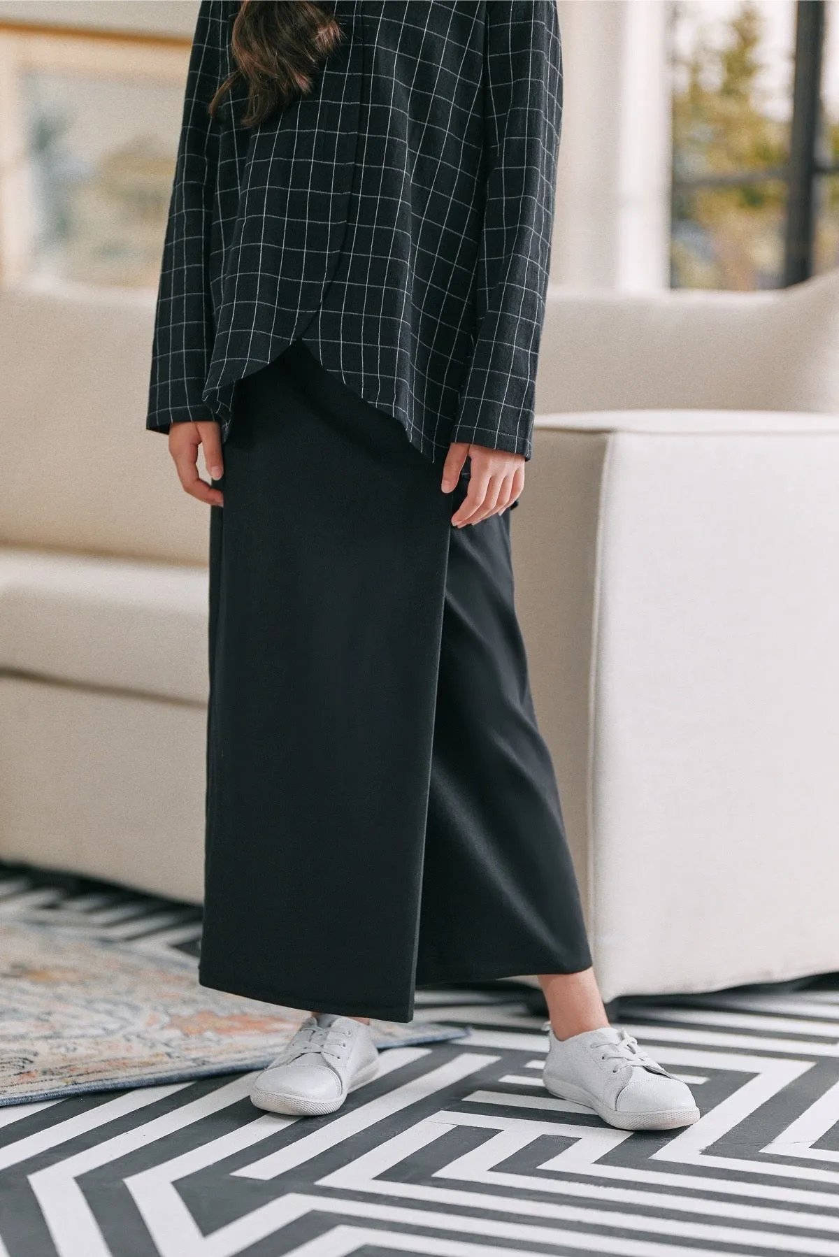 The Caya Bintang Folded Skirt - Black