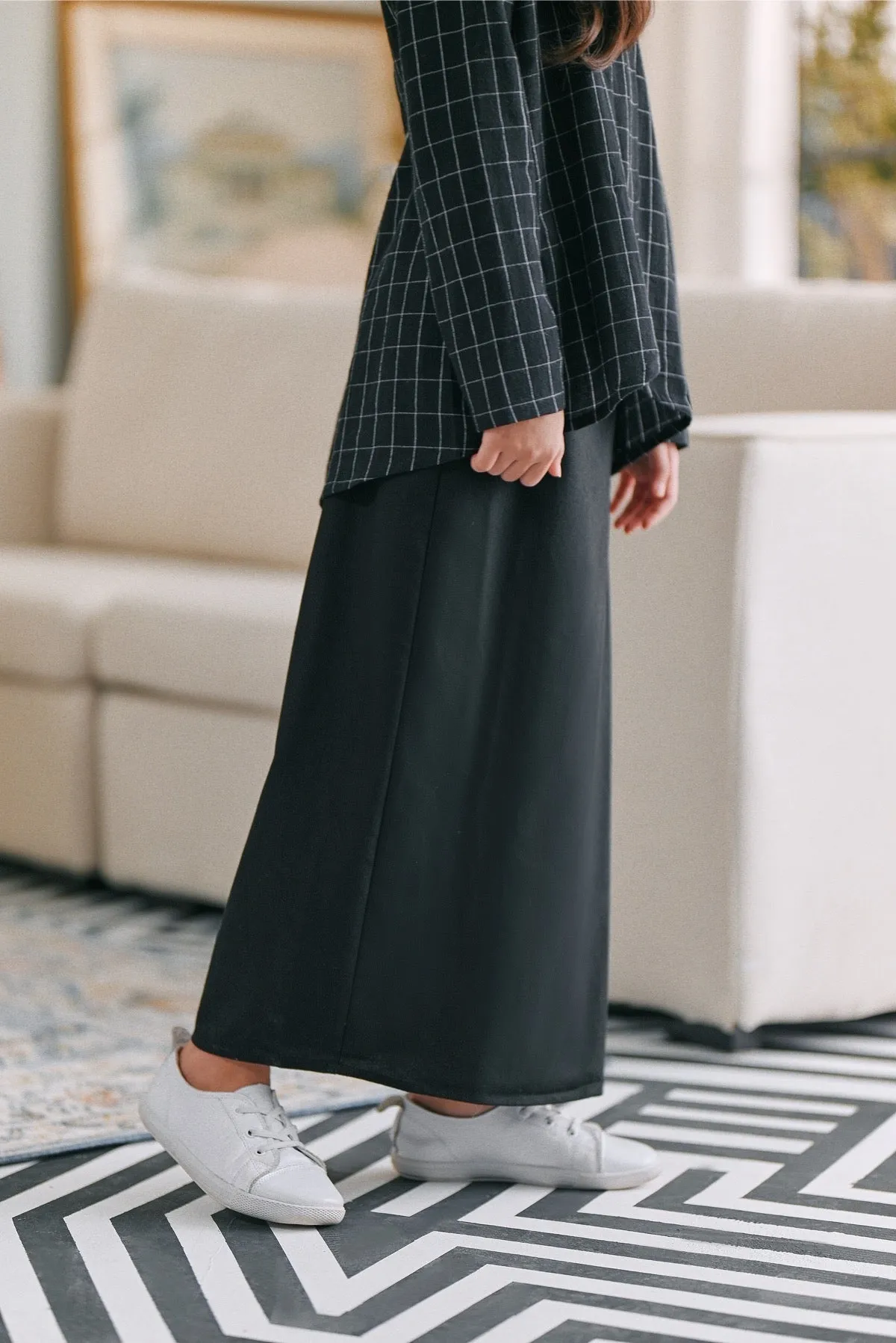 The Caya Bintang Folded Skirt - Black