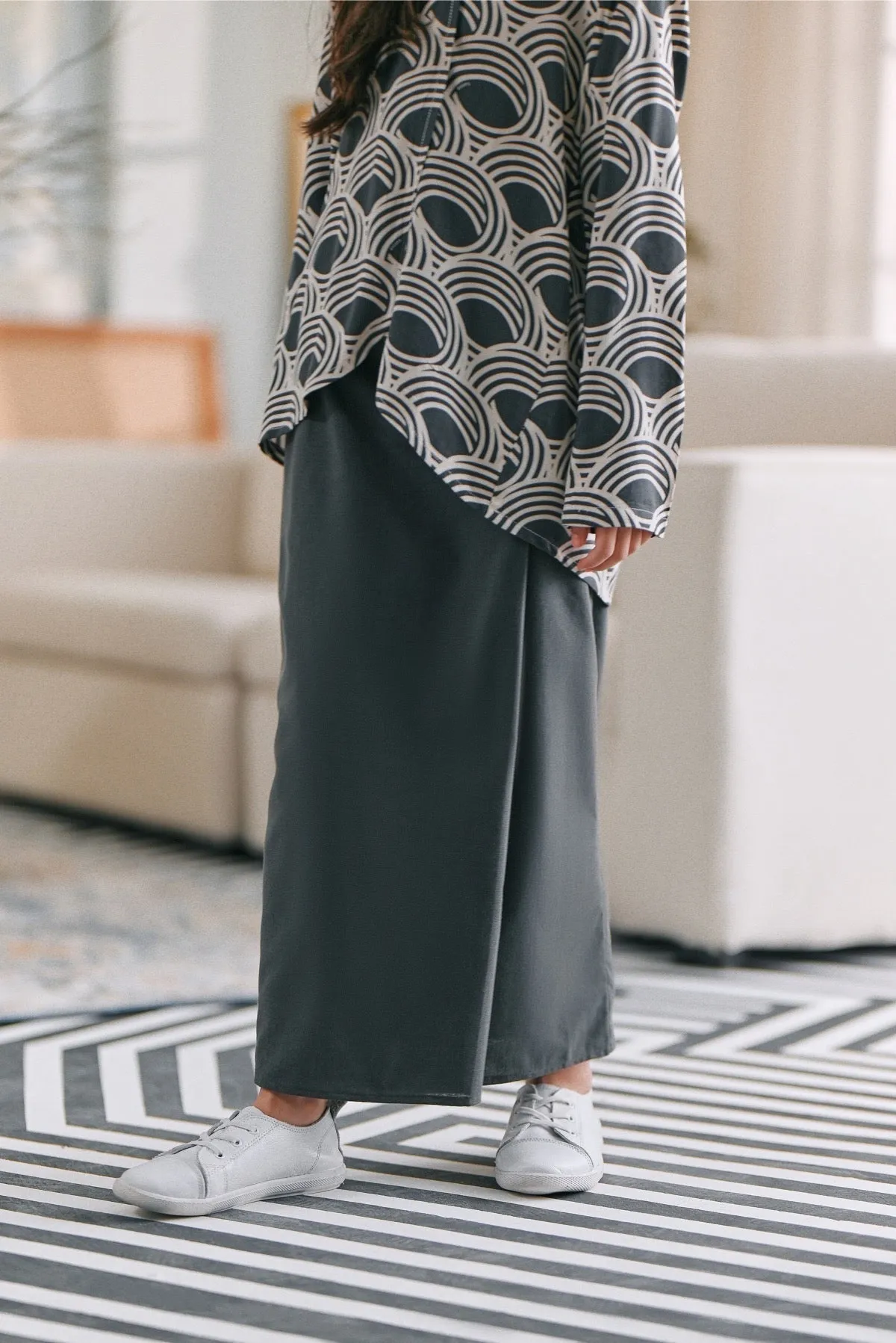 The Caya Bintang Folded Skirt - Steel Grey