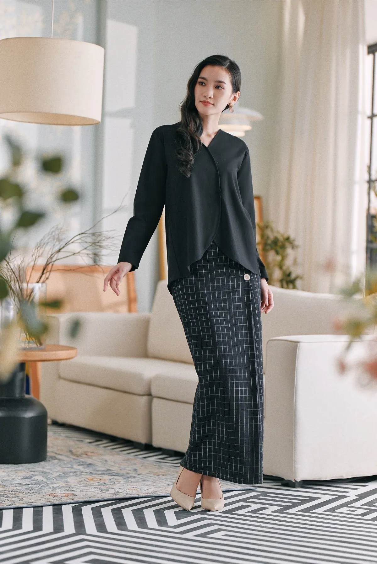 The Caya Women Bintang Folded Skirt - Good Black Checked