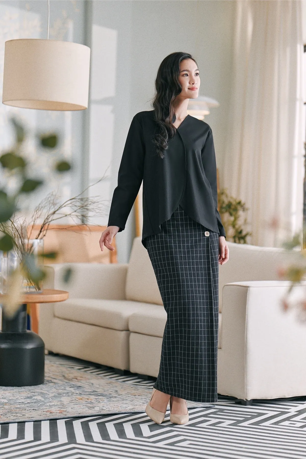 The Caya Women Bintang Folded Skirt - Good Black Checked