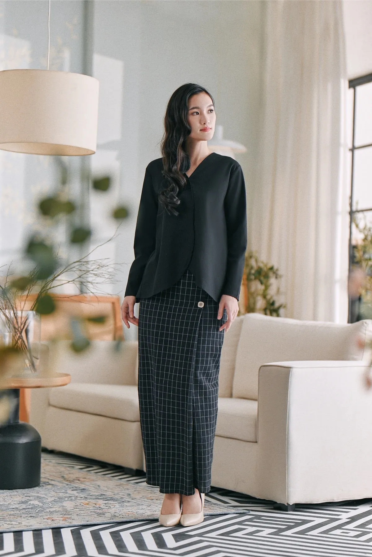 The Caya Women Bintang Folded Skirt - Good Black Checked