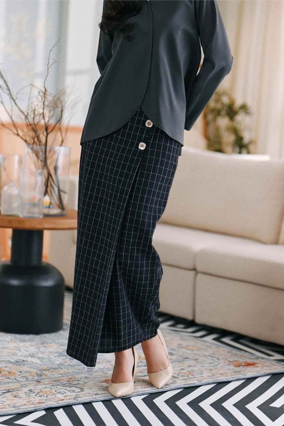 The Caya Women Bintang Folded Skirt - Good Black Checked