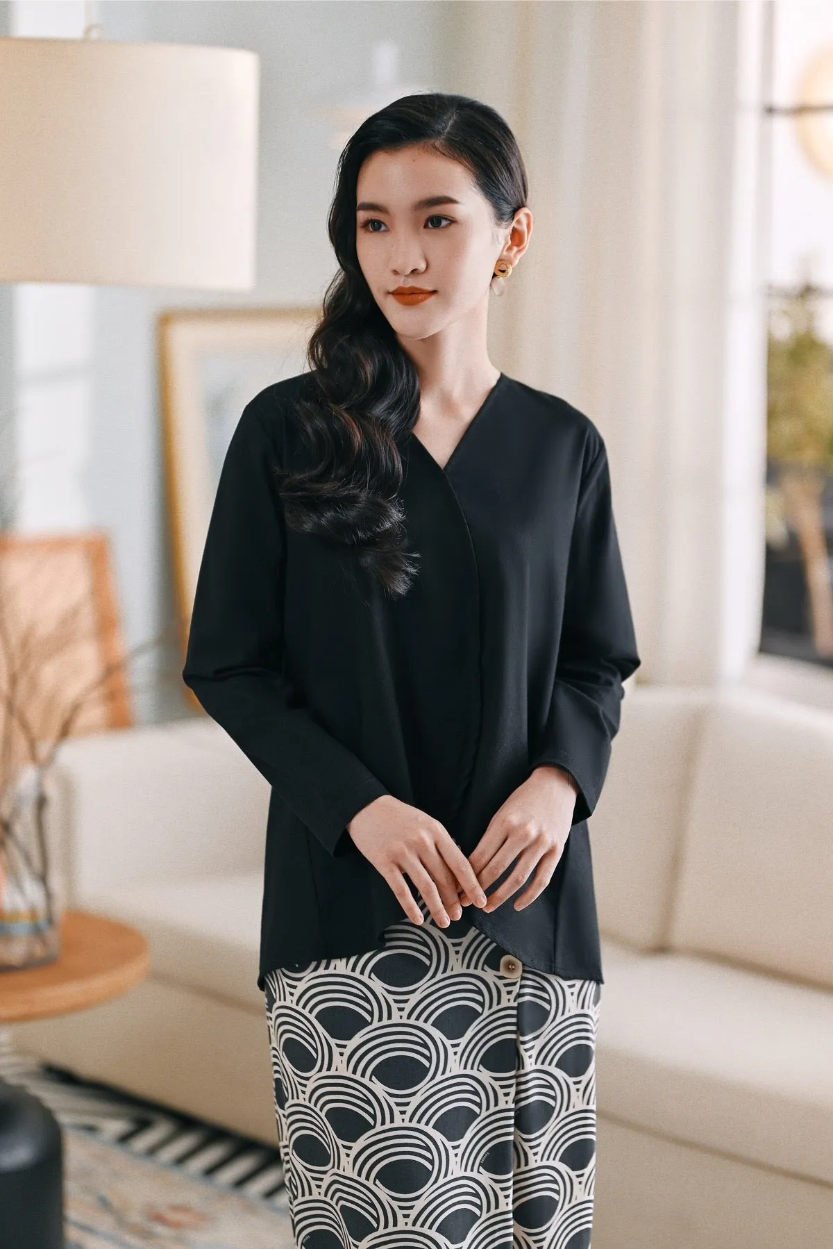 The Caya Women Bulan Blouse - Black